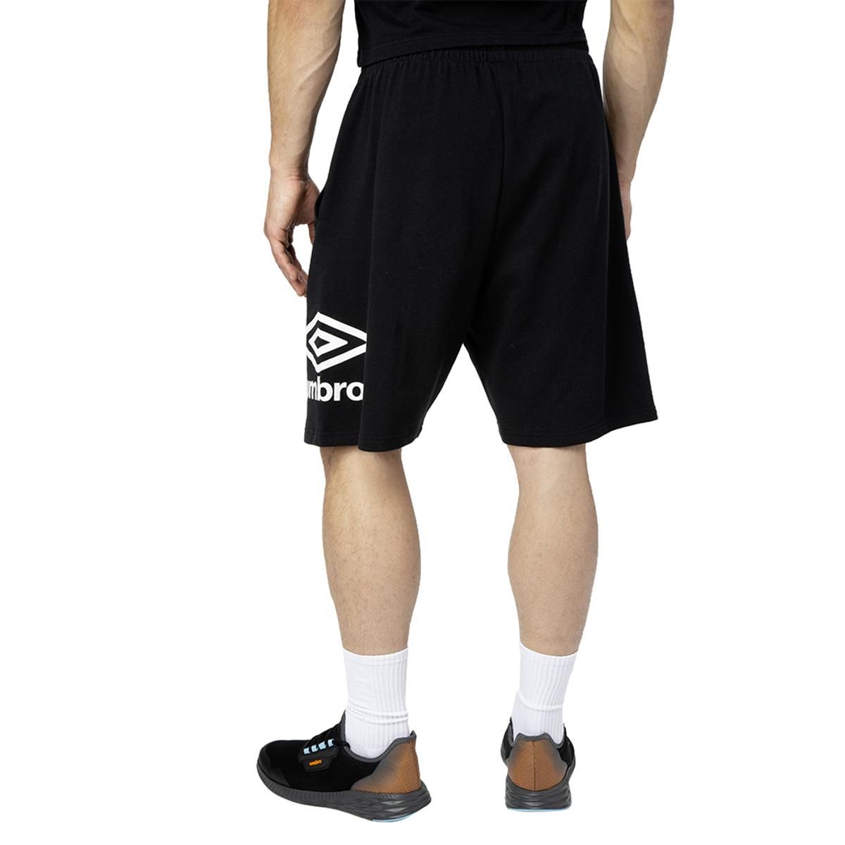 UMBRO - Short Umbro Essentials Big Logo Hombre Negro