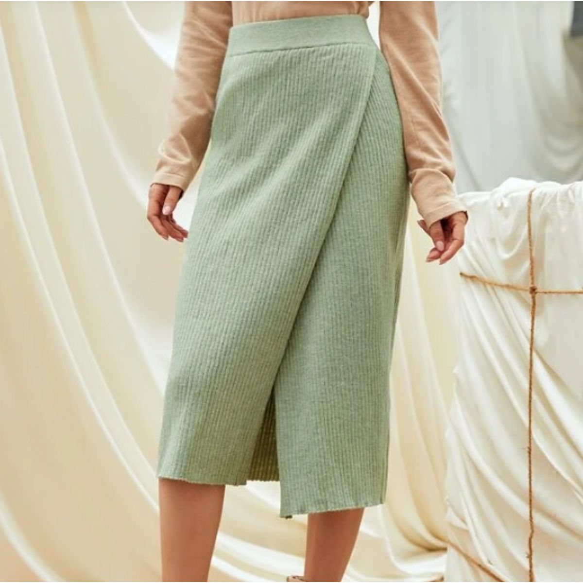 KIRAMA CLOTHING STORE - Falda Midi Envolvente Verde Menta Elegante
