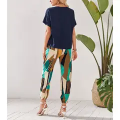 KIRAMA CLOTHING STORE - Conjunto Blusa Azul Marino y Pantalón Estampado Geométrico