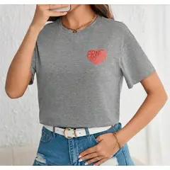 KIRAMA CLOTHING STORE - Camiseta Gris Casual con Estampado Corazón