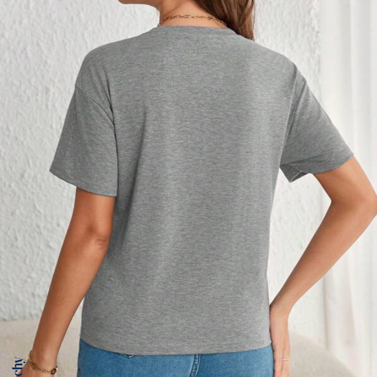 KIRAMA CLOTHING STORE - Camiseta Gris Casual con Estampado Corazón