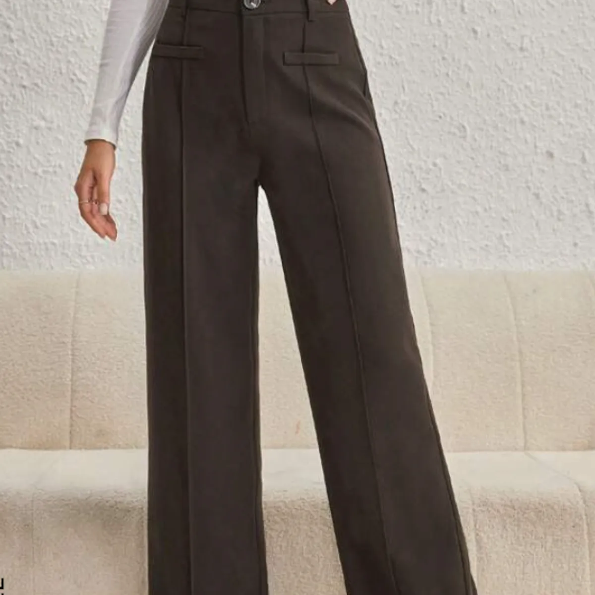 KIRAMA CLOTHING STORE - Pantalón Negro de Pierna Recta Elegante