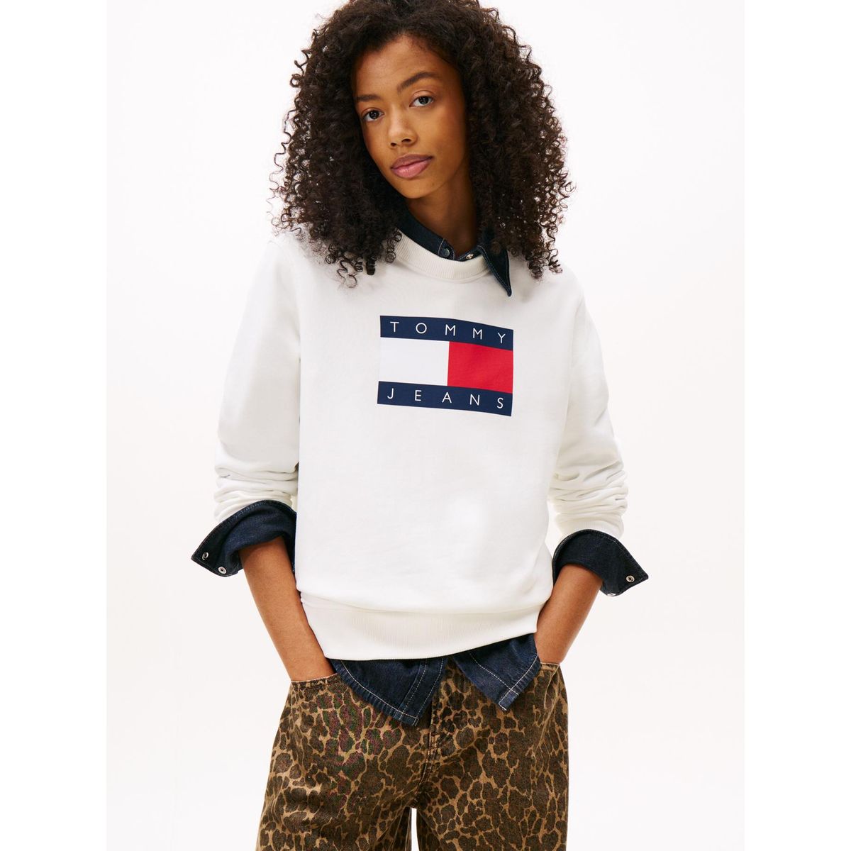 TOMMY HILFIGER - Polerón Con Logo De Parche Blanco Tommy Jeans