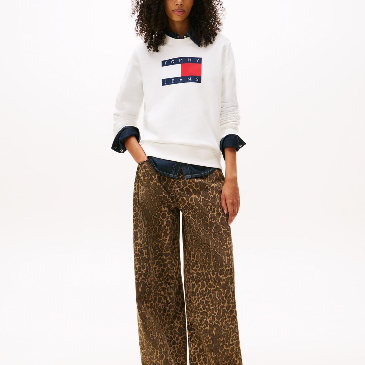 TOMMY HILFIGER - Polerón Con Logo De Parche Blanco Tommy Jeans