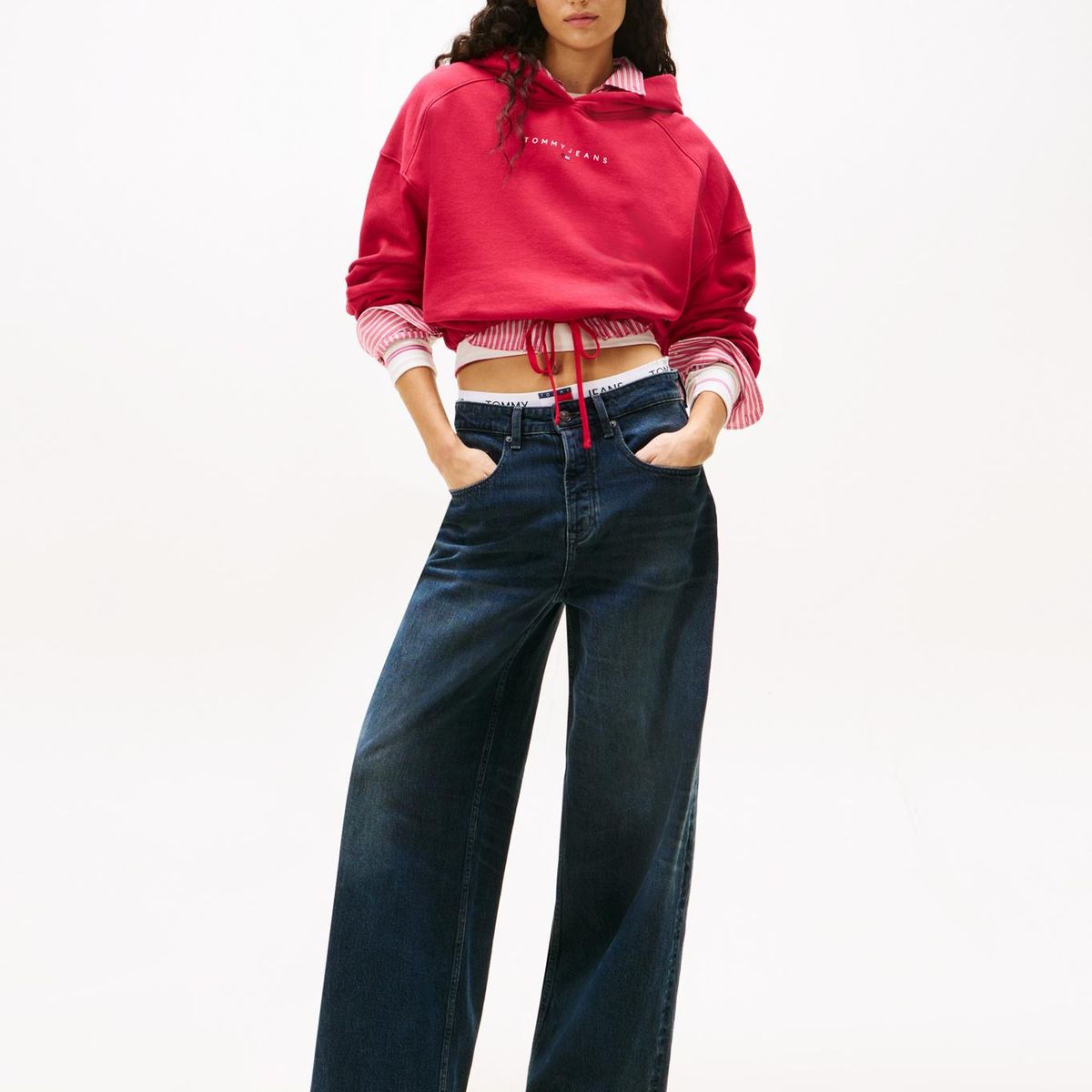 TOMMY HILFIGER - Polerón Hoodie Cropped Rojo Tommy Jeans