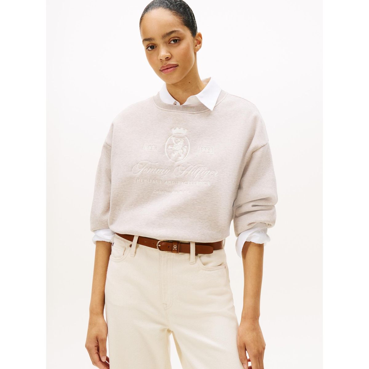 TOMMY HILFIGER - Polerón Relaxed Varsity Crest Beige Tommy Hilfiger