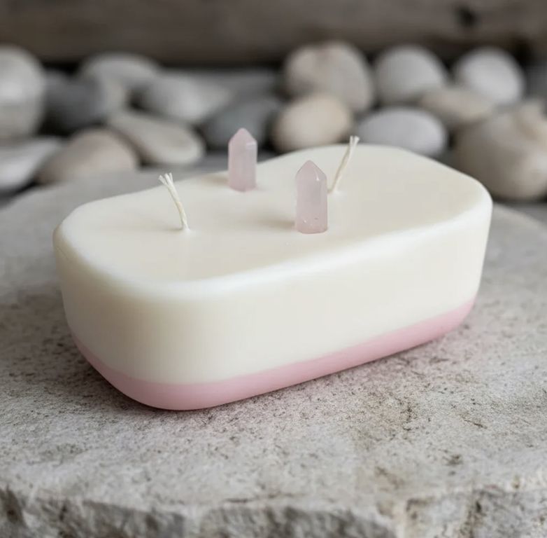Vela energetica con 2 cuarzos rosa naturales para atraccion del amor