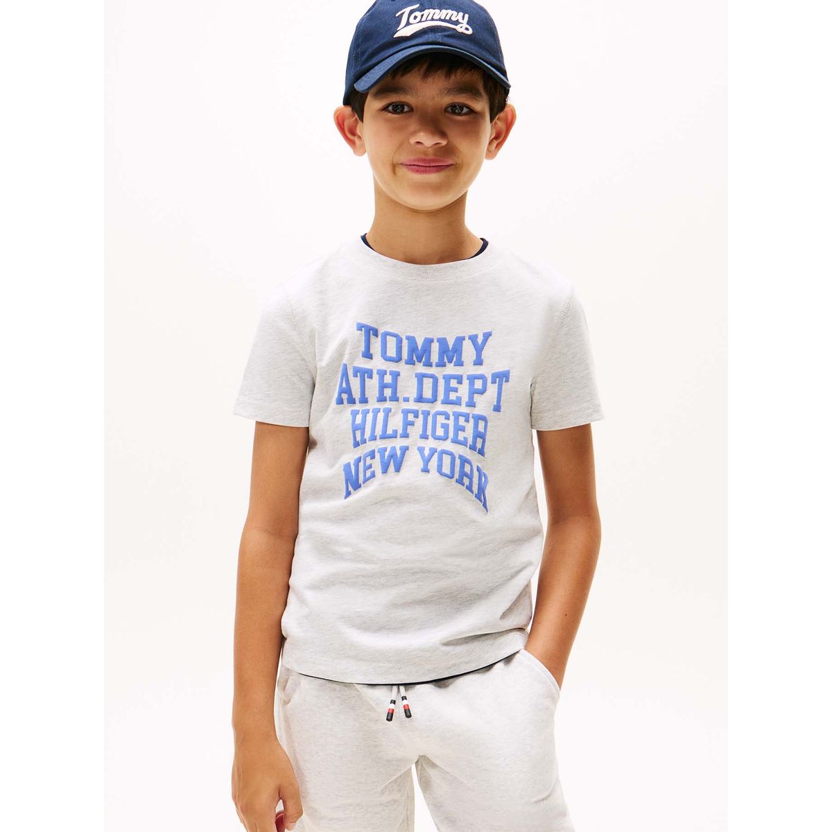 TOMMY HILFIGER - Polera Con Logo Varsity Gris Tommy Hilfiger