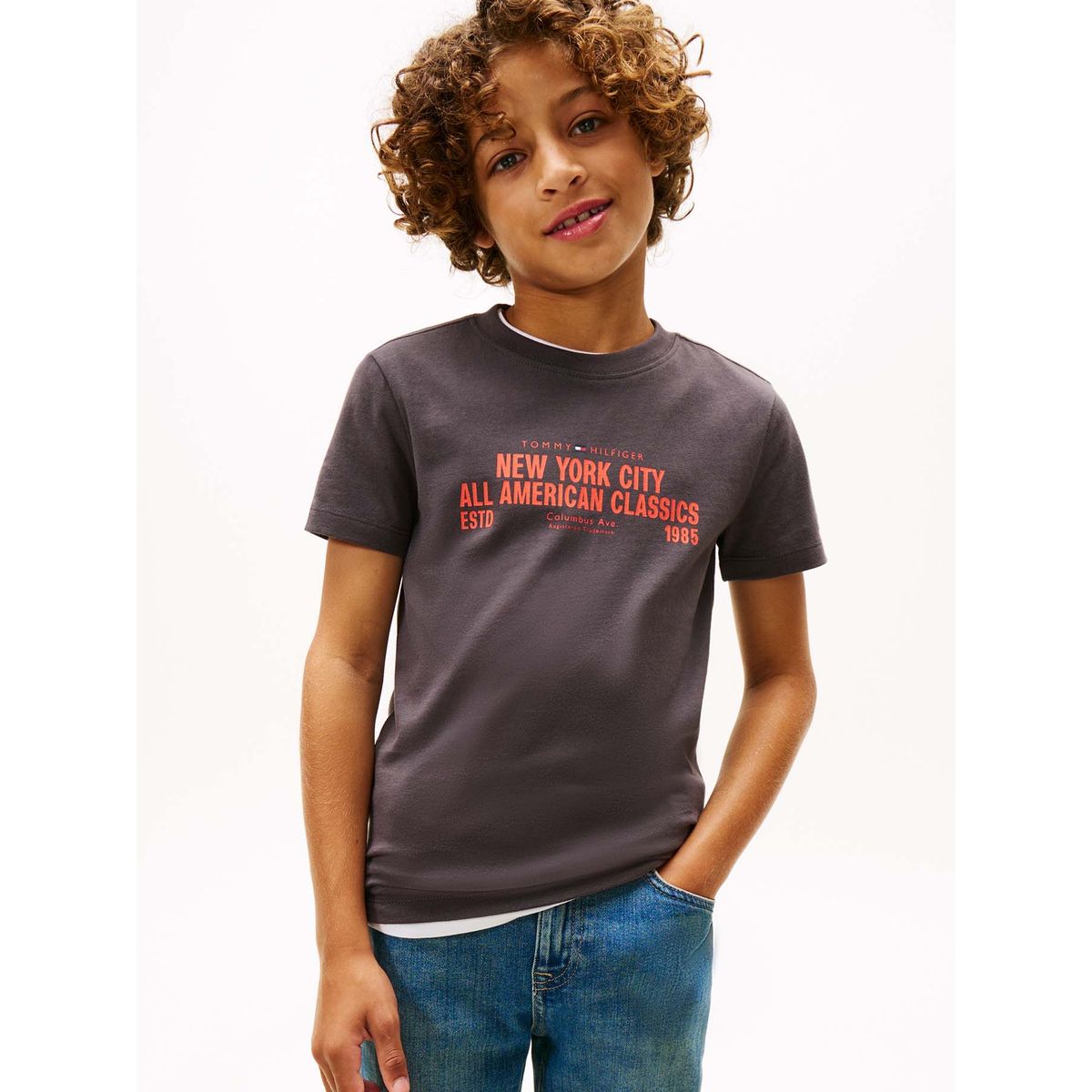 TOMMY HILFIGER - Polera Con Logo Gráfico Nyc Gris Tommy Hilfiger