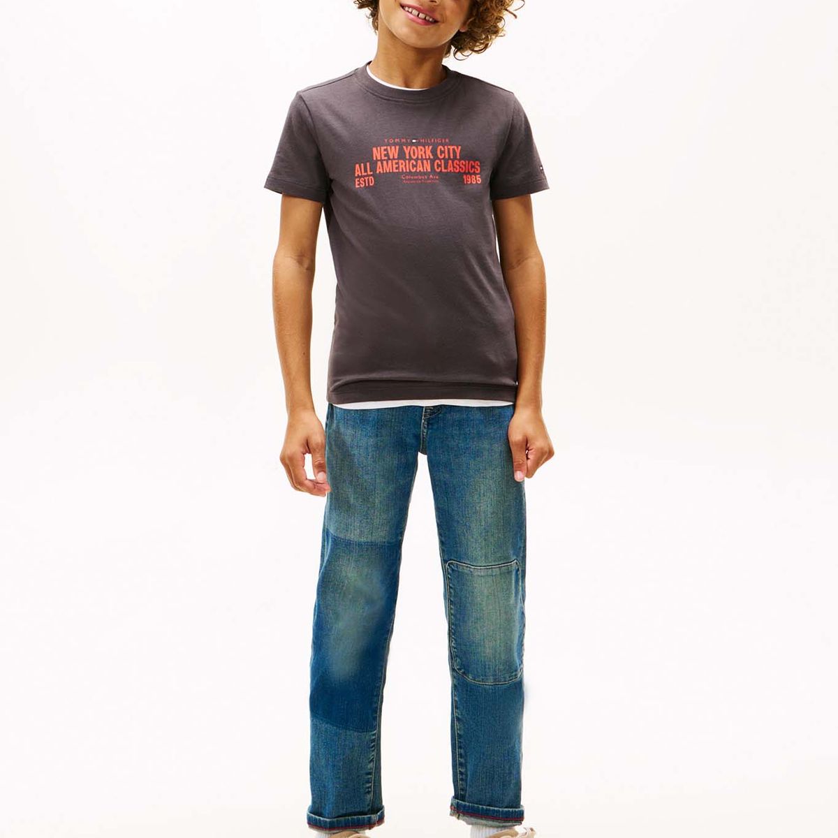 TOMMY HILFIGER - Polera Con Logo Gráfico Nyc Gris Tommy Hilfiger