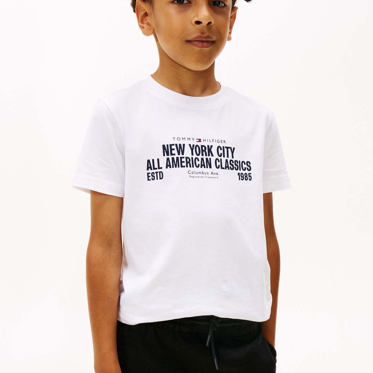 TOMMY HILFIGER - Polera Con Logo Gráfico Nyc Blanco Tommy Hilfiger