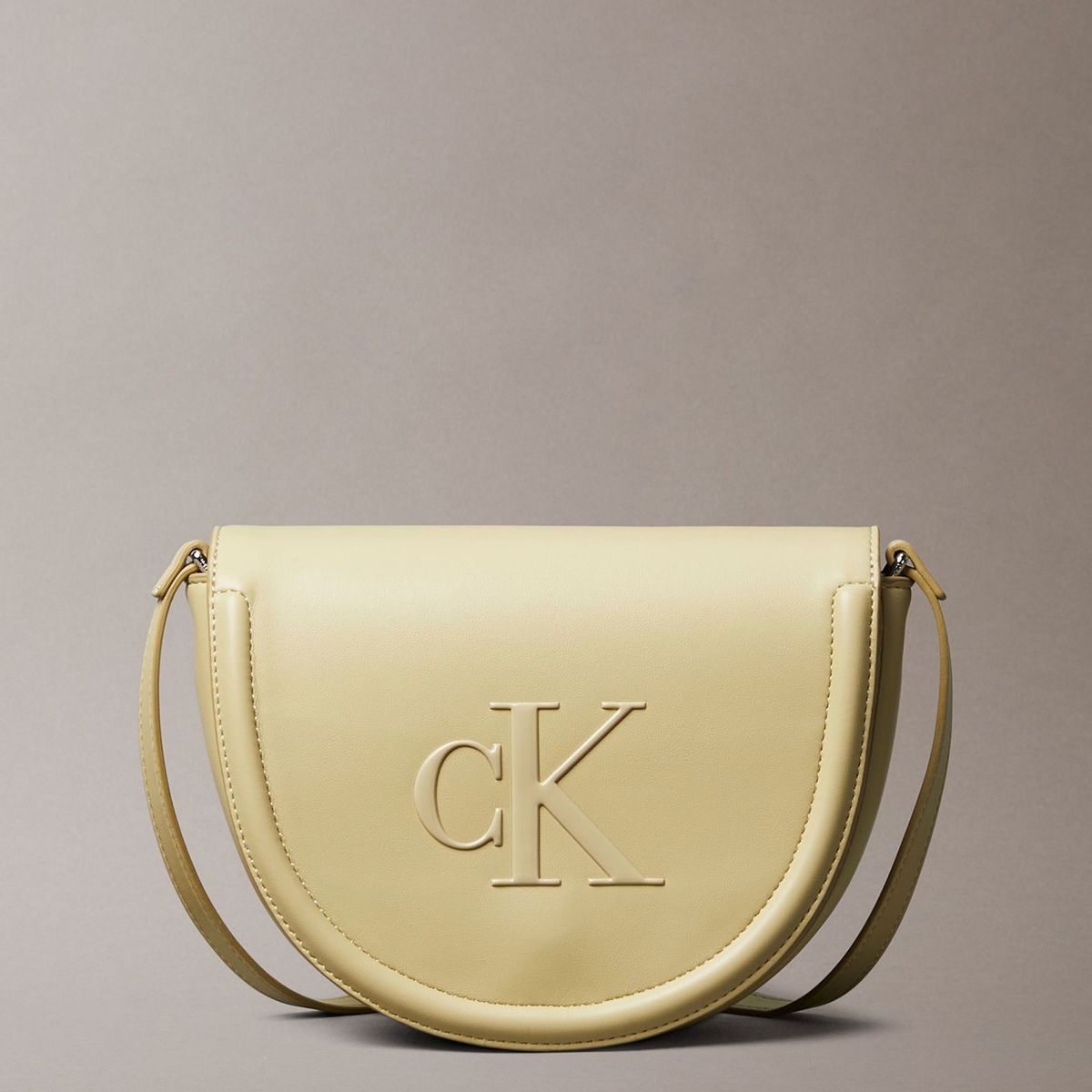 CALVIN KLEIN - Cartera Saddle Con Monograma Grabado Verde Calvin Klein