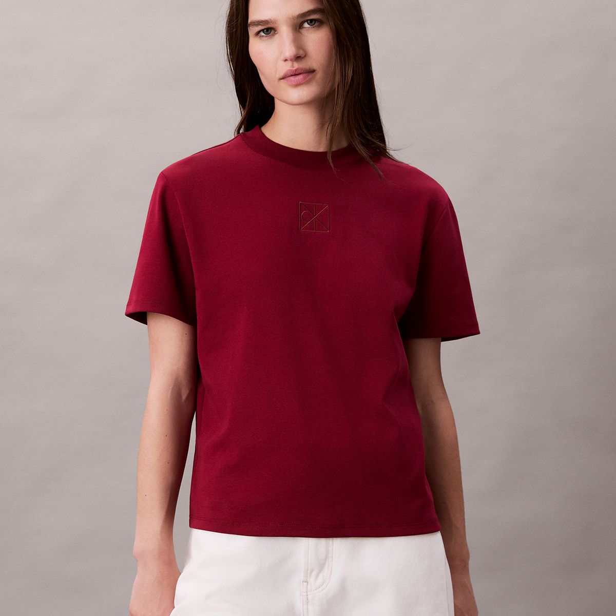 CALVIN KLEIN - Polera Interlock Con Emblema CK Rojo Calvin Klein