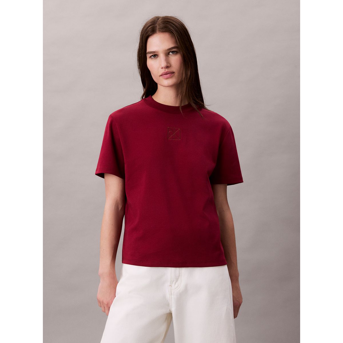 CALVIN KLEIN - Polera Interlock Con Emblema CK Rojo Calvin Klein