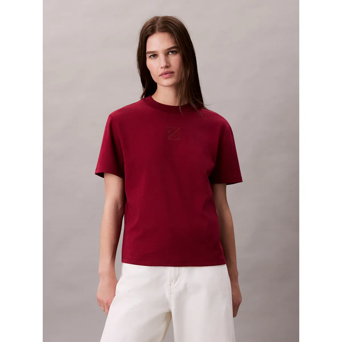 CALVIN KLEIN - Polera Interlock Con Emblema CK Rojo Calvin Klein