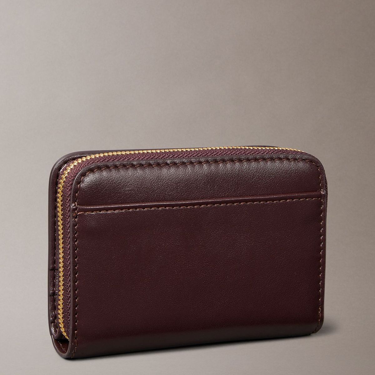 CALVIN KLEIN - Billetera Mediana de Cuero Café Calvin Klein