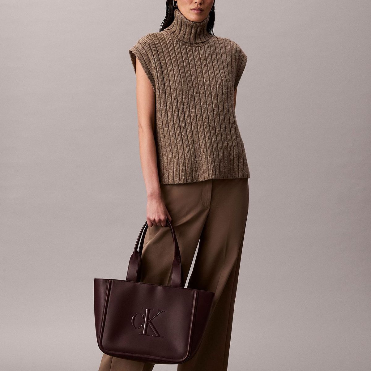 CALVIN KLEIN - Cartera Tote Con Monograma Grabado Café Calvin Klein