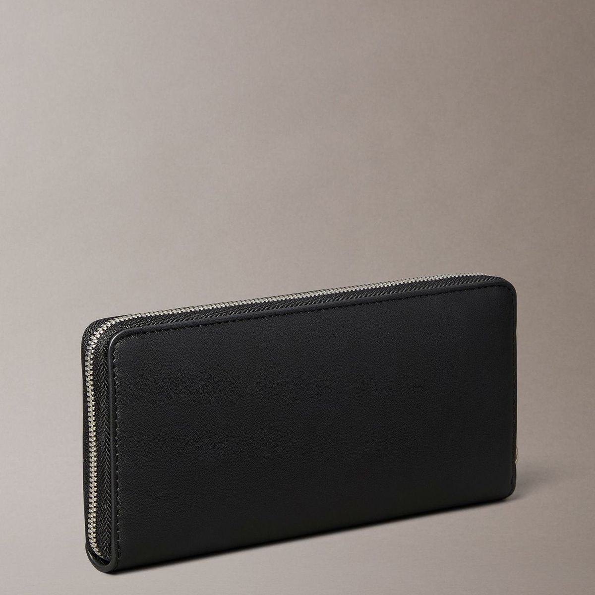 CALVIN KLEIN - Billetera con Llavero de Monograma CK Negro Calvin Klein