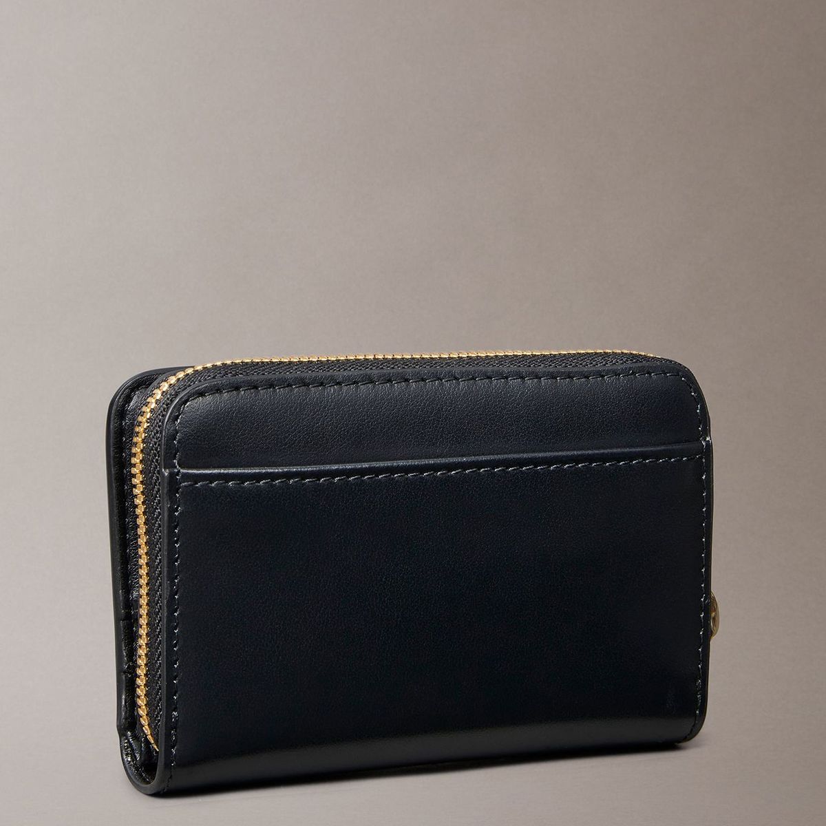 CALVIN KLEIN - Billetera Mediana de Cuero Negro Calvin Klein