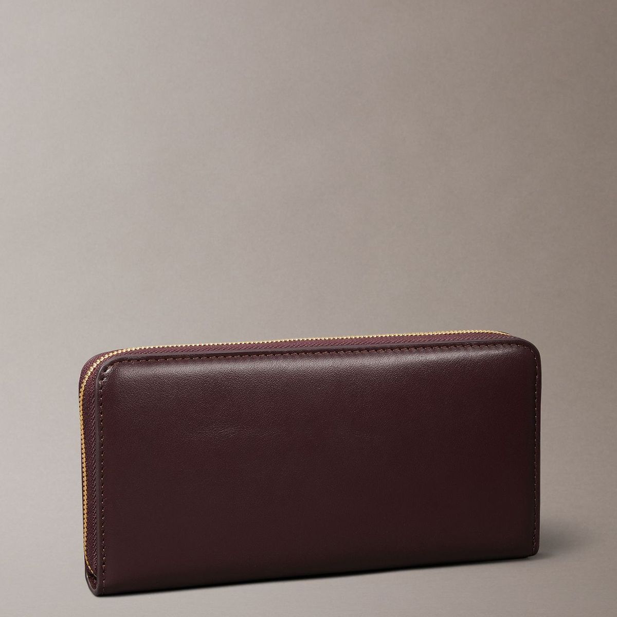 CALVIN KLEIN - Billetera Grande de Cuero Café Calvin Klein