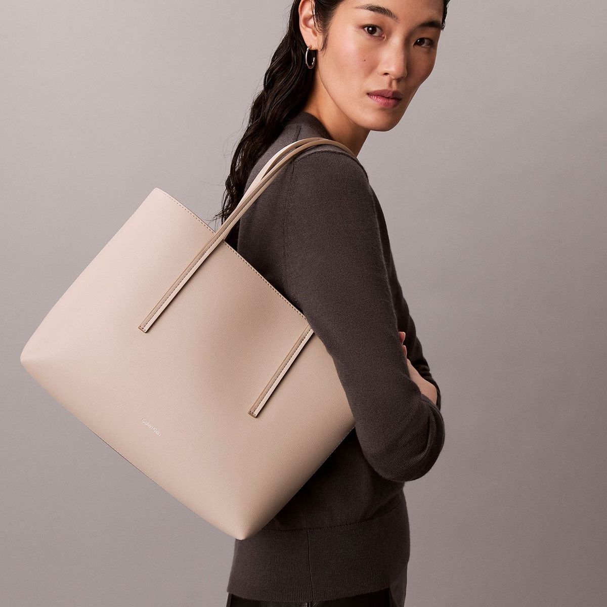 CALVIN KLEIN - Cartera Tote Foil Logo Beige Calvin Klein