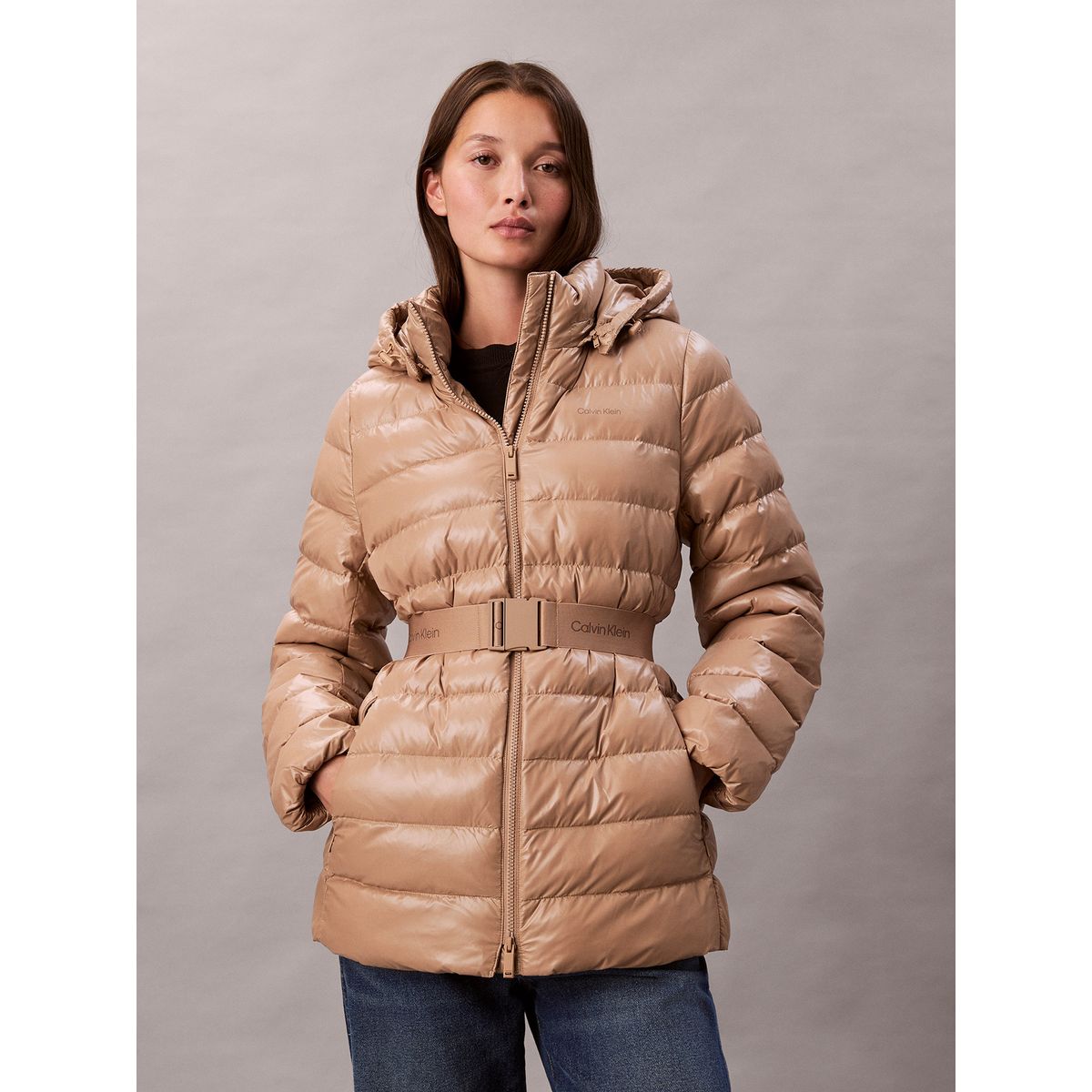 CALVIN KLEIN - Parka Puffer De Plumas Ligera Con Cinturón Café Calvin Klein