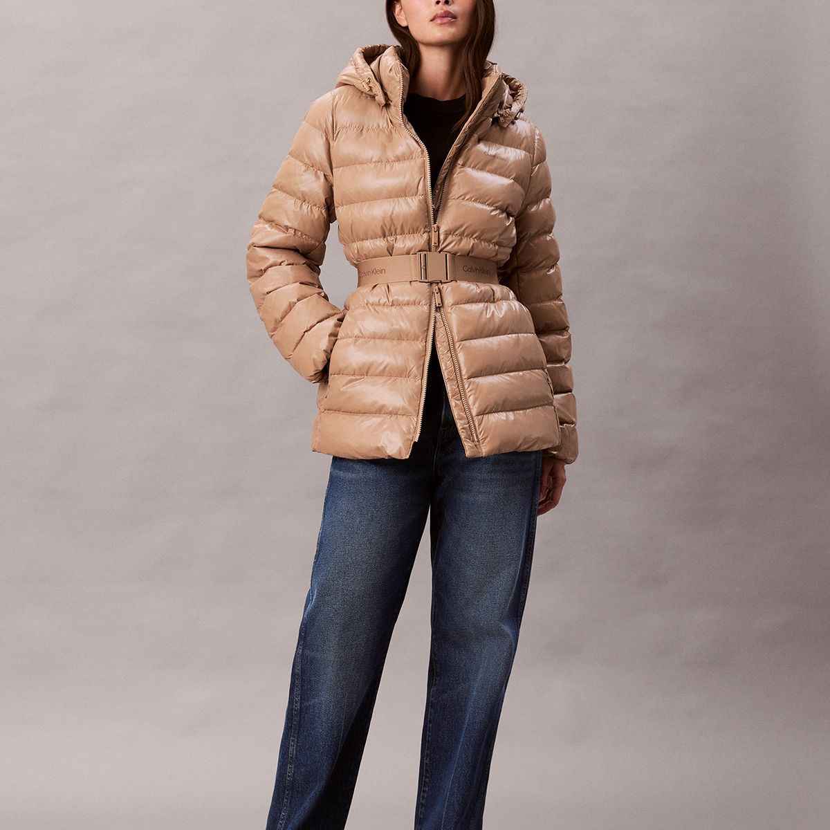 CALVIN KLEIN - Parka Puffer De Plumas Ligera Con Cinturón Café Calvin Klein