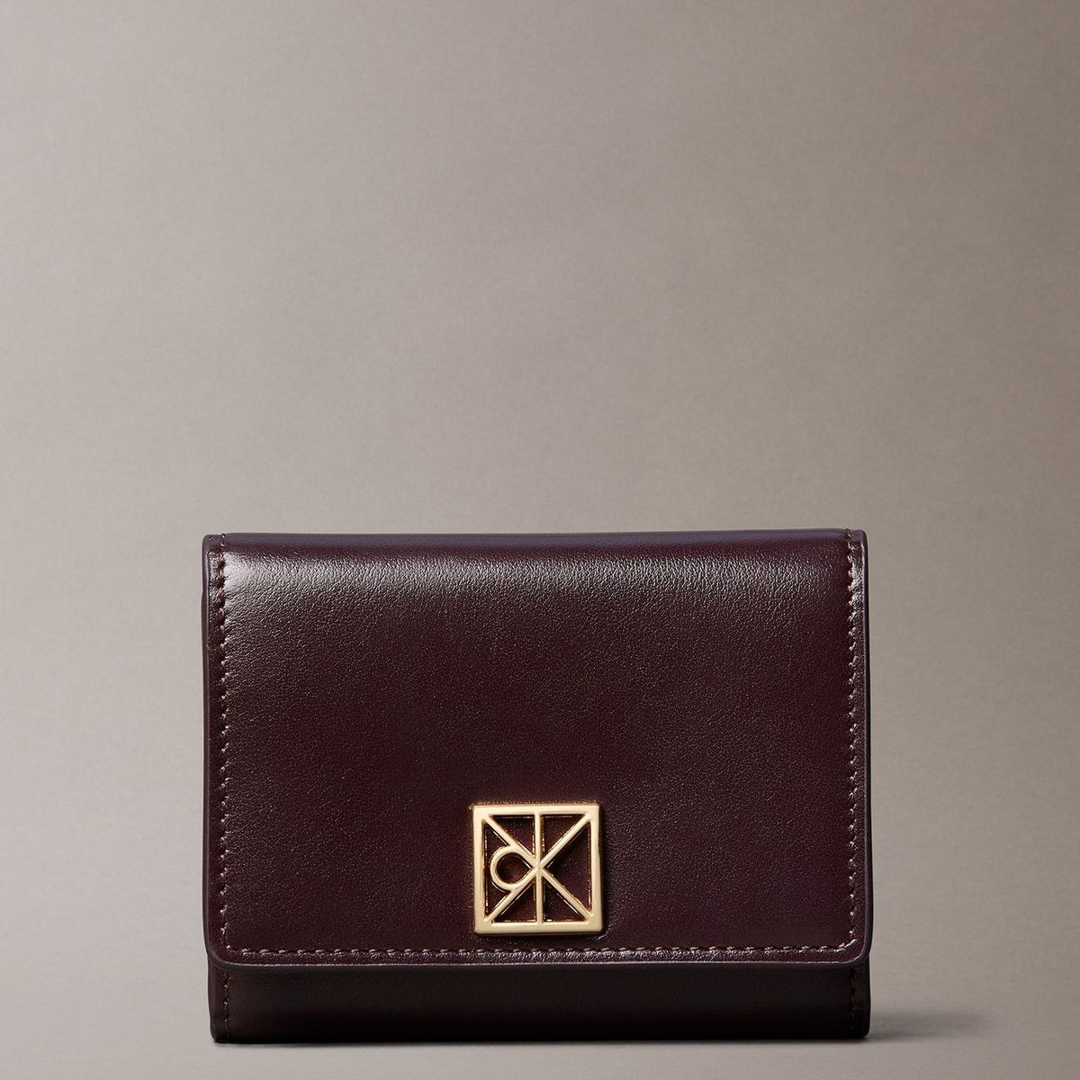 CALVIN KLEIN - Billetera de Plegado Triple de Cuero Café Calvin Klein