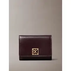 CALVIN KLEIN - Billetera de Plegado Triple de Cuero Café