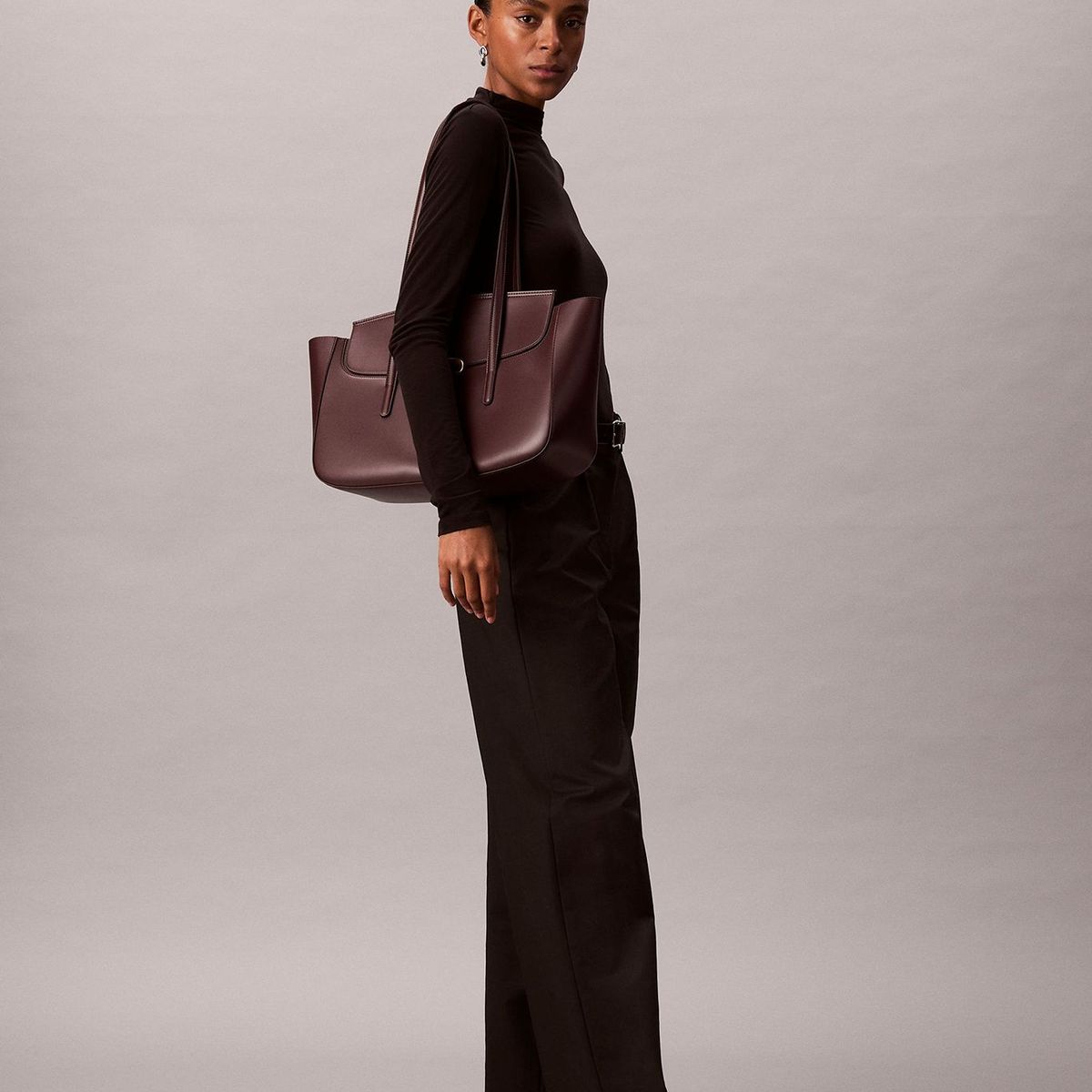 CALVIN KLEIN - Cartera Tote Con Solapa Superior Café Calvin Klein