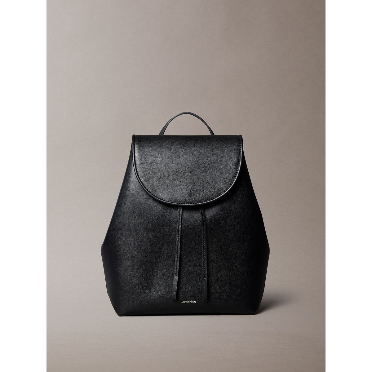 CALVIN KLEIN - Mochila Con Solapa Y Cierre Con Cordón Negro Calvin Klein