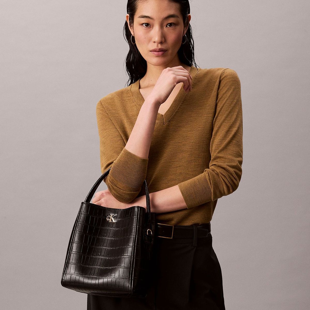 CALVIN KLEIN - Cartera Bucket Con Acabado En Cuero De Cocodrilo Negro Calvin Klein