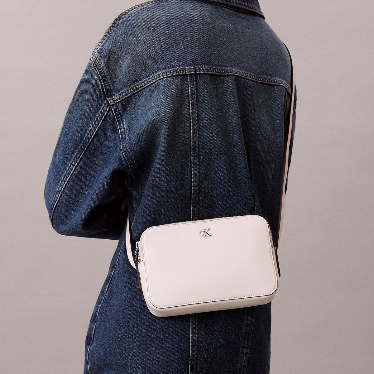 CALVIN KLEIN - Bandolera Con Herraje Con Logo Monograma Blanco Calvin Klein