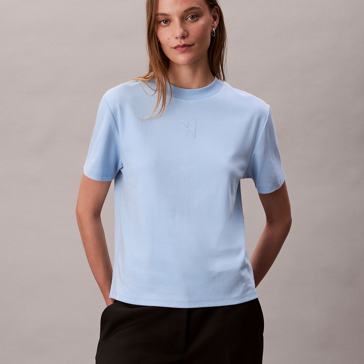 CALVIN KLEIN - Polera Interlock Con Emblema CK Azul Calvin Klein
