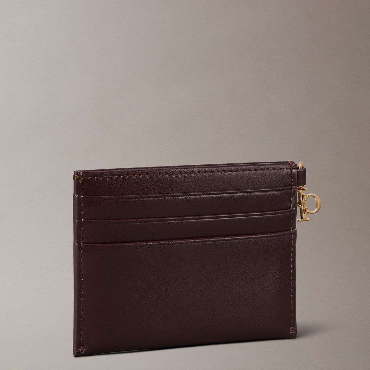 CALVIN KLEIN - Tarjetero de Cuero con Cremallera Café Calvin Klein