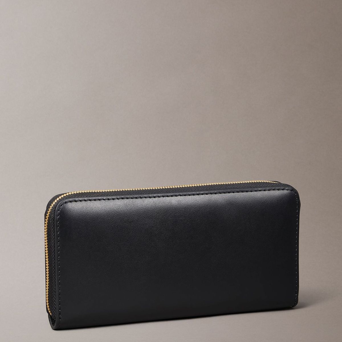 CALVIN KLEIN - Billetera Grande de Cuero Negro Calvin Klein