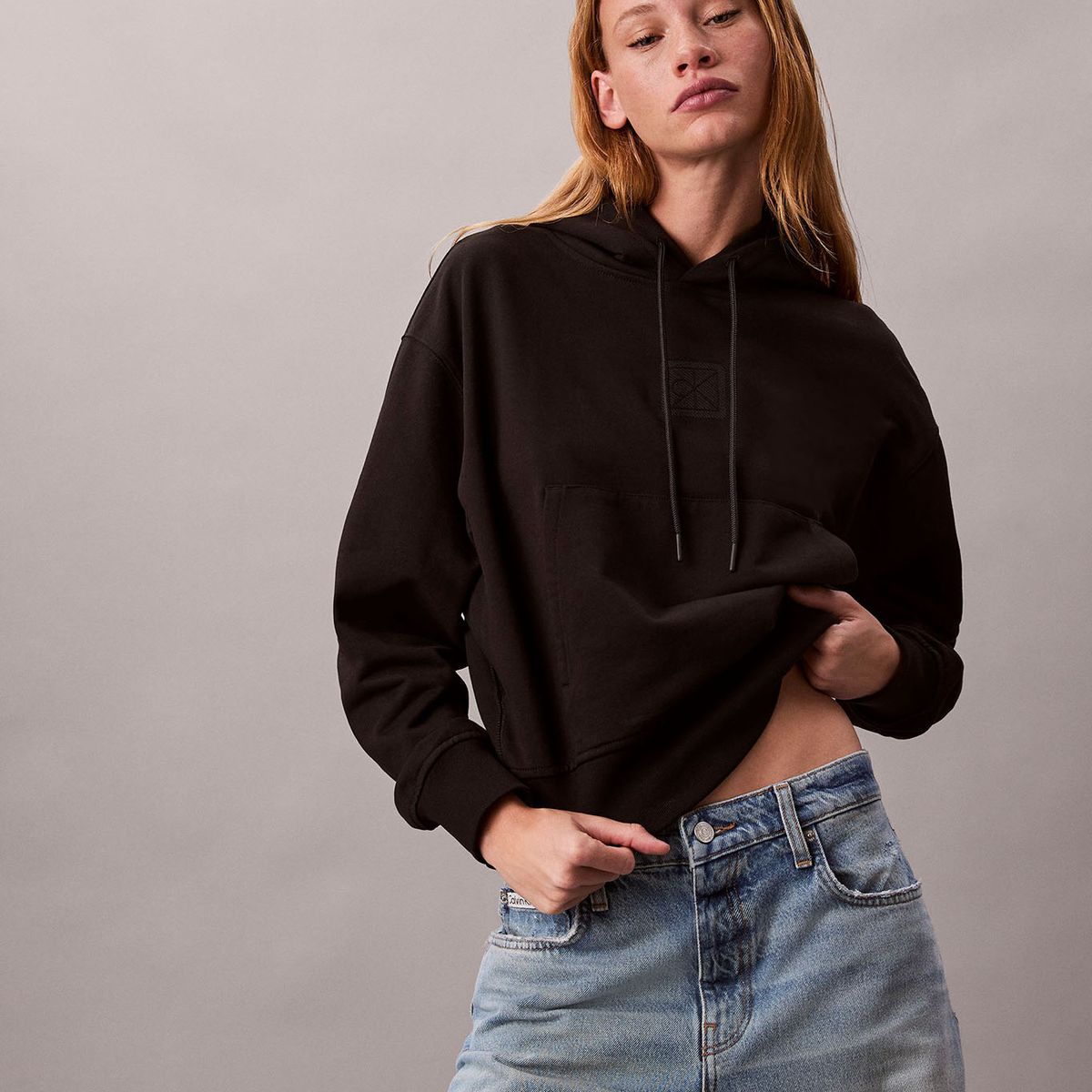 CALVIN KLEIN - Polerón Con Gorro De Felpa Negro Calvin Klein