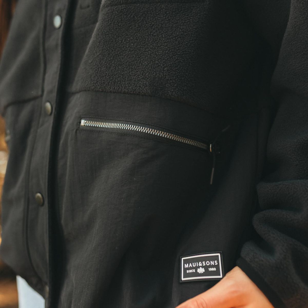 MAUI AND SONS - Poleron Polar Ecru Negro Mujer Maui And Sons