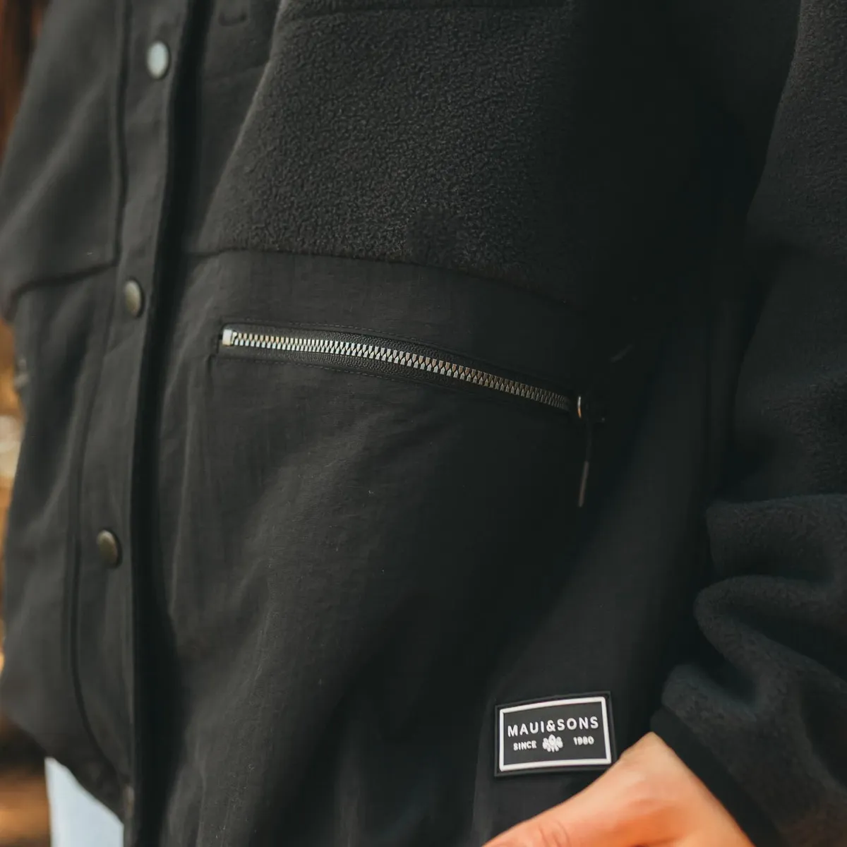 MAUI AND SONS - Poleron Polar Ecru Negro Mujer Maui And Sons