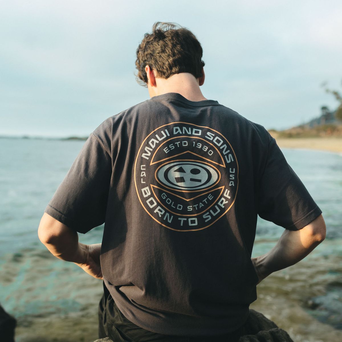 MAUI AND SONS - Polera MC Oval Seal Gris Hombre Maui And Sons