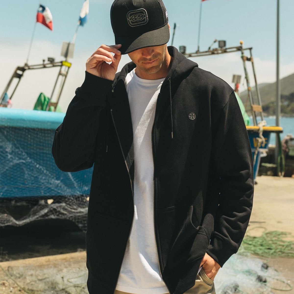 MAUI AND SONS - Poleron FZ Cookie Badge Negro Hombre Maui And Sons