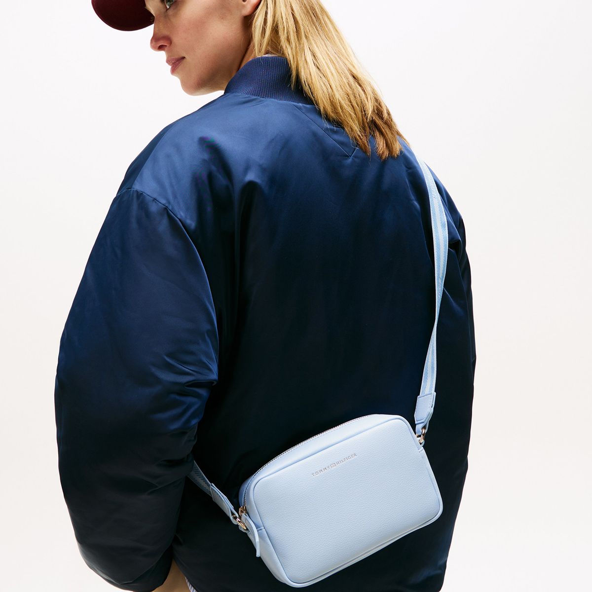 TOMMY HILFIGER - Bandolera Tonal Con Logo Celeste Tommy Hilfiger