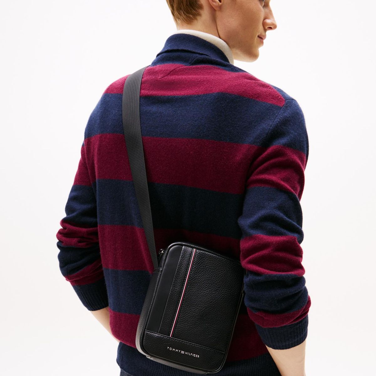TOMMY HILFIGER - Bolso Reporter Con Logo Metálico Negro Tommy Hilfiger