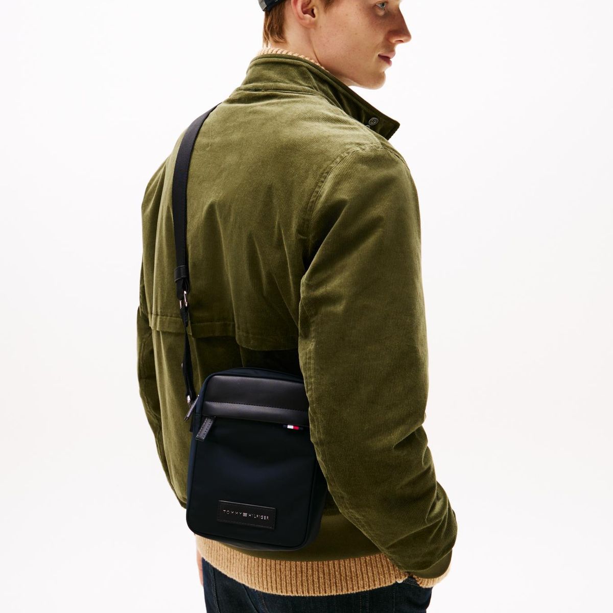 TOMMY HILFIGER - Bolso Reporter Con Parche De Logo Negro Tommy Hilfiger