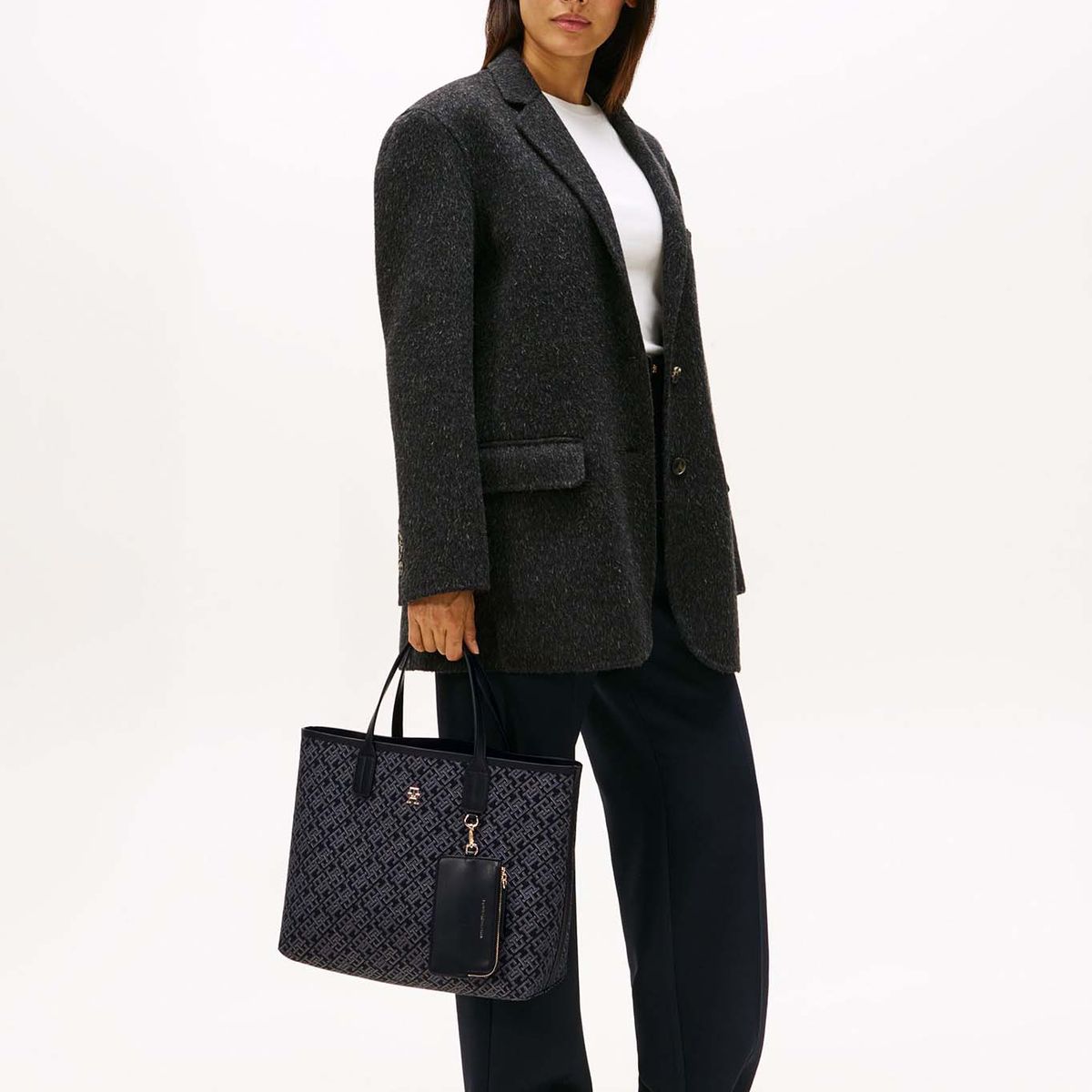 TOMMY HILFIGER - Cartera Satchel Jacquard Monogram Negro Tommy Hilfiger