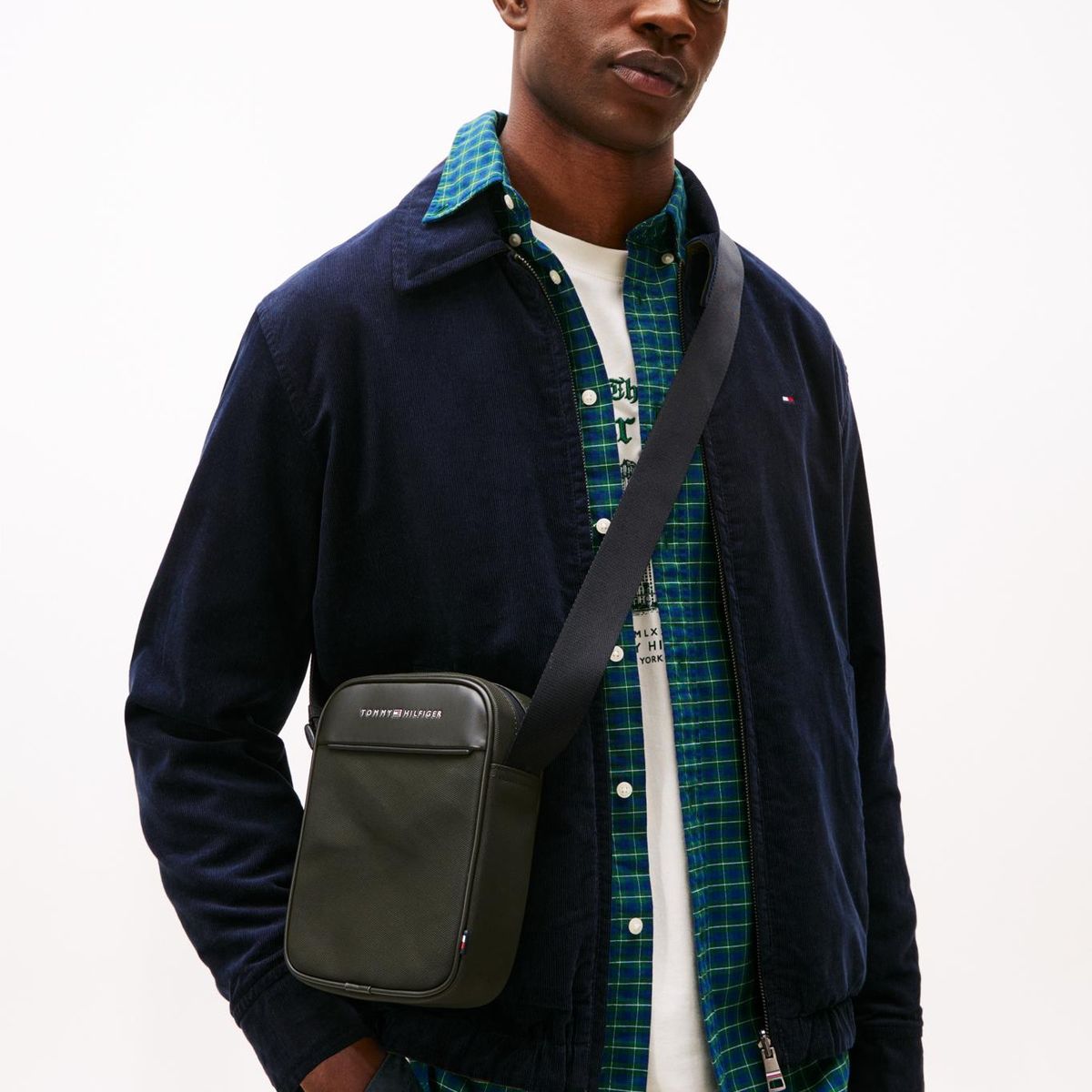 TOMMY HILFIGER - Bolso Reporter Texturizado Negro Tommy Hilfiger