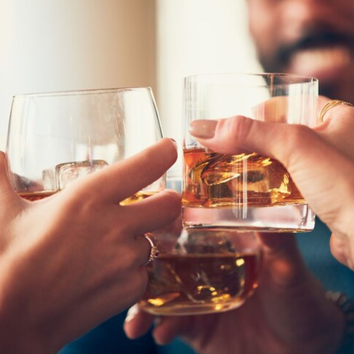 BBVINOS - Mix Miniatura Whisky Whytehall, Ron Botran 12 años & Whisky Jameson Irish Whiskey.