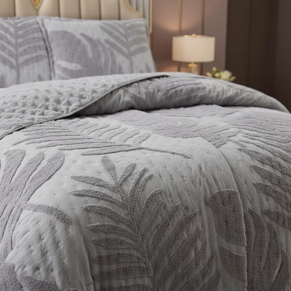GENERICO - CUBRECAMA DE VERANO TUFTING SERIE 3 KING RELIEVE  UNICOLOR HOJAS ELEGANTES TF.