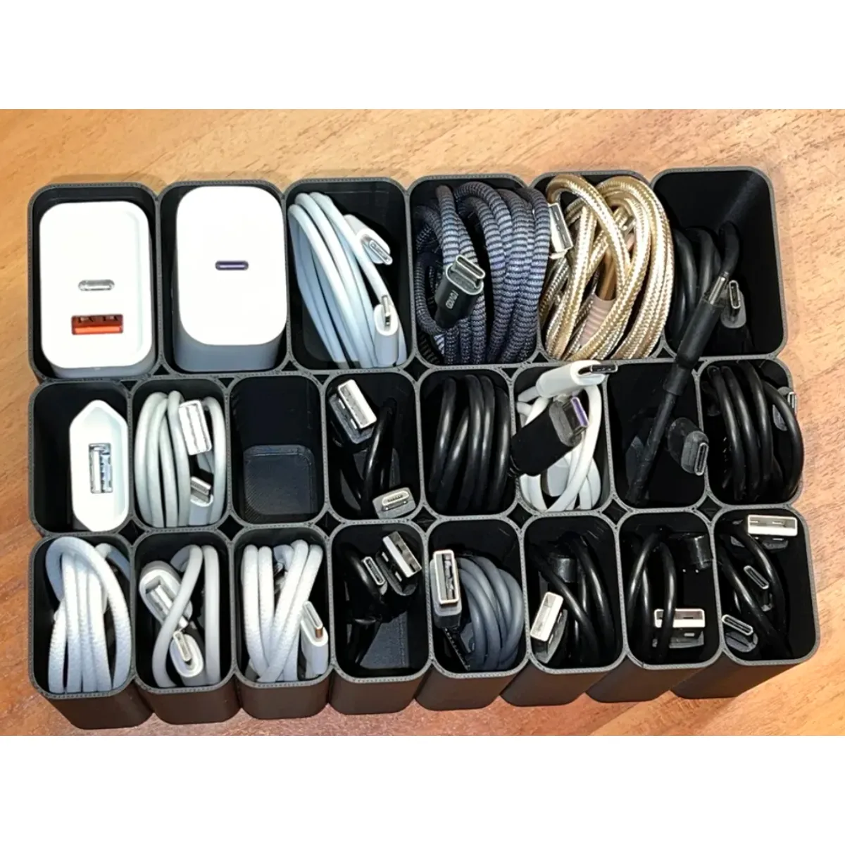 GENERICO - Organizador de escritorio para cables USB