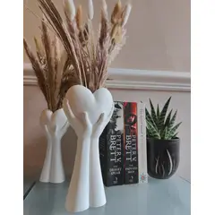 GENERICO - Jarrón manos sosteniendo corazón - San Valentín